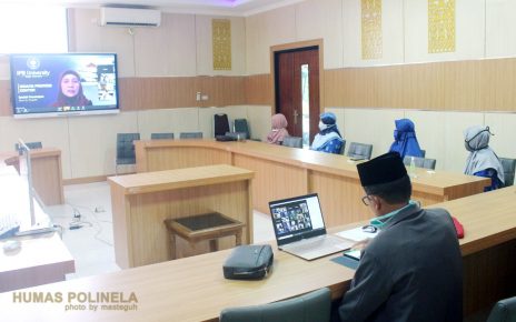 Direktur Polinela dan Dosen Jurusan Peternakan menyaksikan Sidang Promosi Ninik Purbosari secara daring
